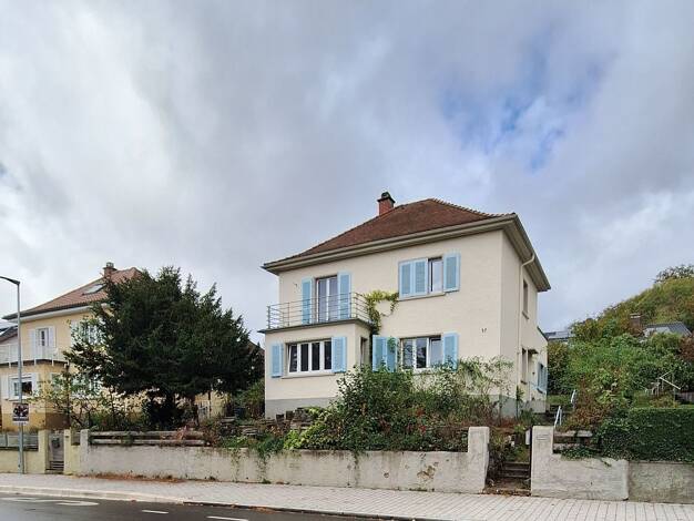Mehrfamilienhaus zum Kauf 369.000 € 7 Zimmer 165 m² 538 m² Grundstück frei ab sofort Singen Singen (Hohentwiel) 78224