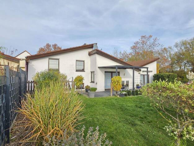 Einfamilienhaus zum Kauf 299.500 € 6 Zimmer 140 m² 584 m² Grundstück Oeslau Rödental 96472