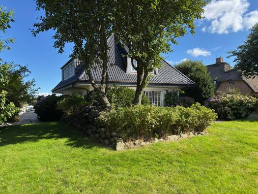 Haus zum Kauf 5 Zimmer 180 m² 1.282 m² Grundstück frei ab sofort Archsum Sylt 25980