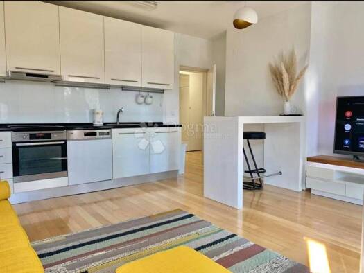 Wohnung zur Miete 600 € 2 Zimmer 42 m² Lovran Lovran