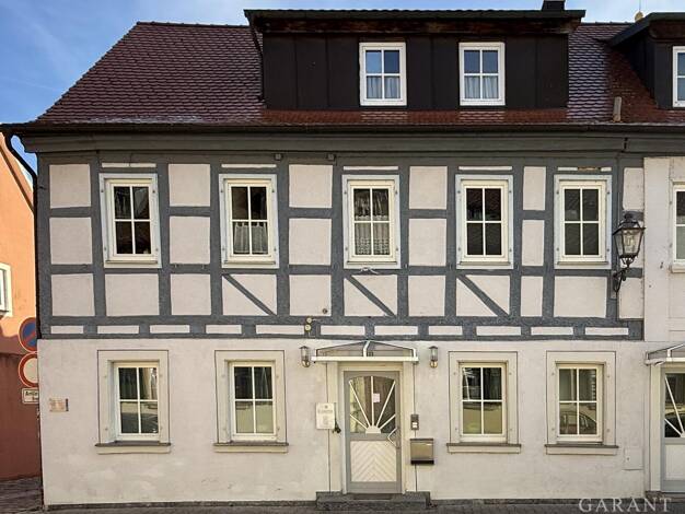 Doppelhaushälfte zum Kauf 250.000 € 6 Zimmer 155 m² 183 m² Grundstück Uffenheim 97215