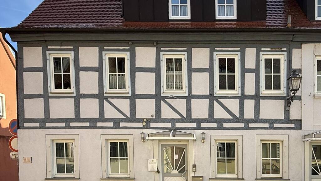 Doppelhaushälfte zum Kauf 250.000 € 6 Zimmer 155 m² 183 m² Grundstück Uffenheim 97215