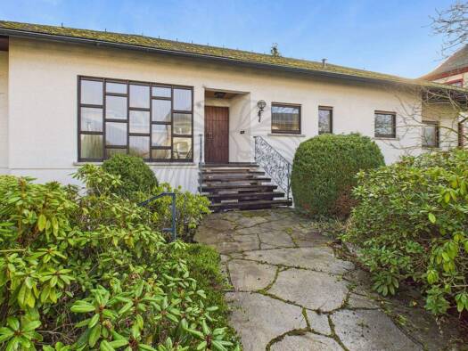 Einfamilienhaus zum Kauf 795.000 € 6 Zimmer 170 m² 1.630 m² Grundstück Usingen 61250