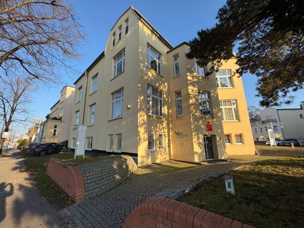 Bürofläche zur Miete 2.000 € 8 Zimmer 244 m² Bürofläche Stadtmitte Rostock 18055