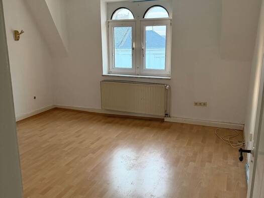 Wohnung zur Miete 850 € 3 Zimmer 84 m² Geschoss 3/3 frei ab sofort Südend Fulda 36043