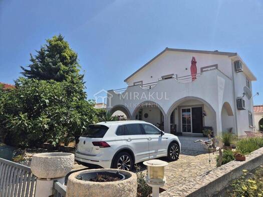 Haus zum Kauf 600.000 € 7 Zimmer 200 m² Razanj, Rogoznica Rogoznica