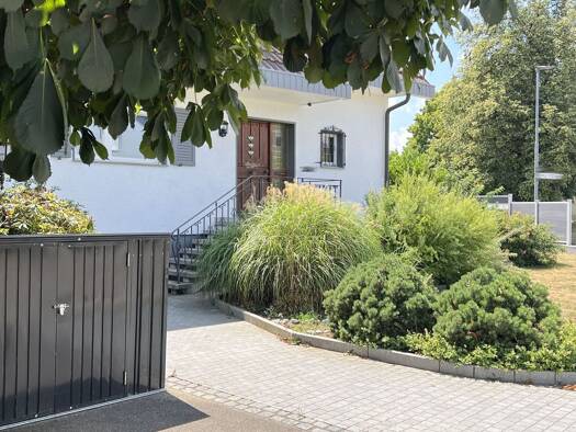 Einfamilienhaus zum Kauf 670.000 € 6,5 Zimmer 169 m² 599 m² Grundstück Unterlauchringen Lauchringen 79787