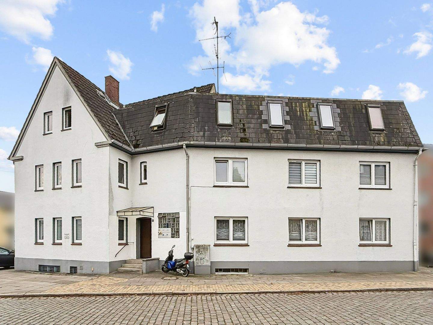 Immobilie in Elmshorn - Voll vermietetes Mehrfamilienhaus mit 9 Wohneinheiten in Elmshorn - Bild 0