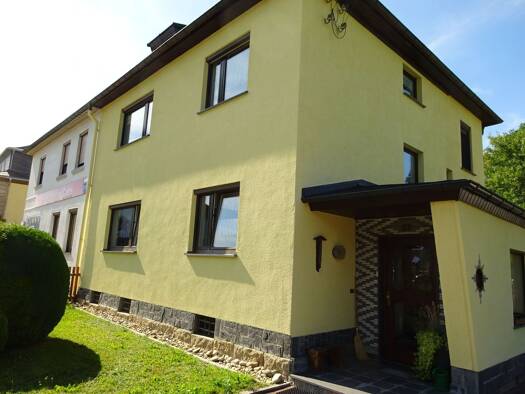 Einfamilienhaus zum Kauf 199.000 € 122 m² 831 m² Grundstück frei ab sofort Bergen 08239