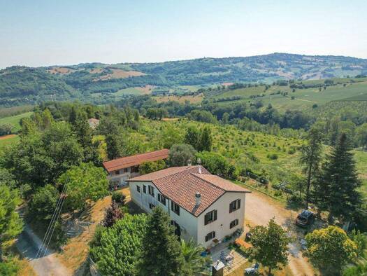 Bauernhaus zum Kauf 450.000 € 12 Zimmer 300 m² 10.000 m² Grundstück Panoramablick Serra San Quirico 60048