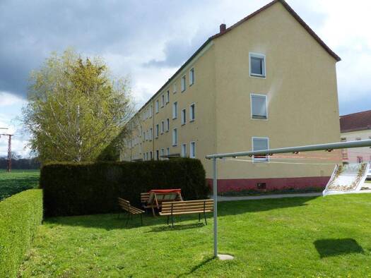 Wohnung zum Kauf 28.000 € 3 Zimmer 54 m² 1. Geschoss Hof Naundorf 04769