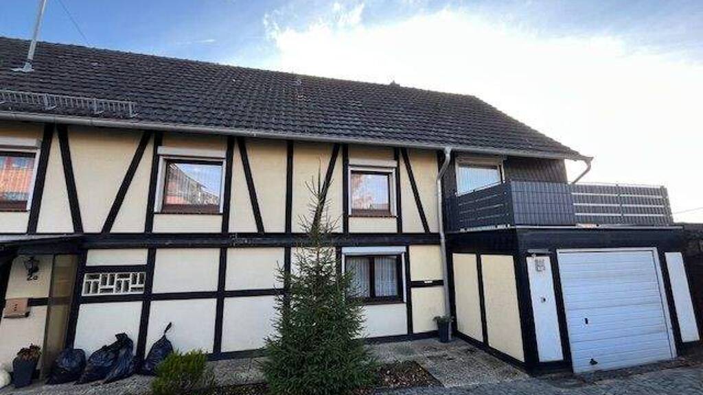 Einfamilienhaus zum Kauf 215.000 € 8 Zimmer 180 m² 774 m² Grundstück Bröl Waldbröl 51545