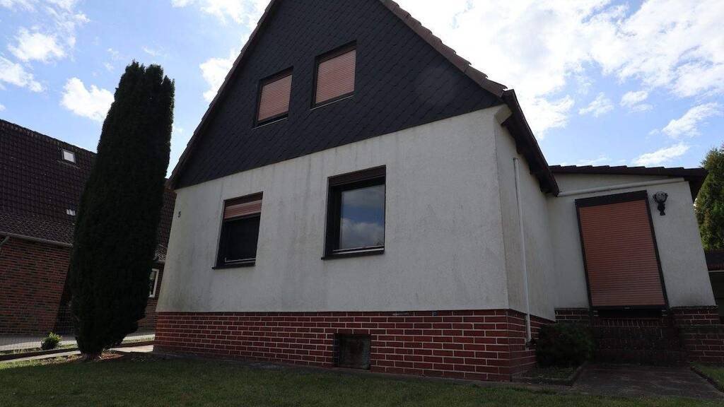 Einfamilienhaus zum Kauf 121.499 € 5,5 Zimmer 117 m² 952 m² Grundstück frei ab sofort Schöningen 38364