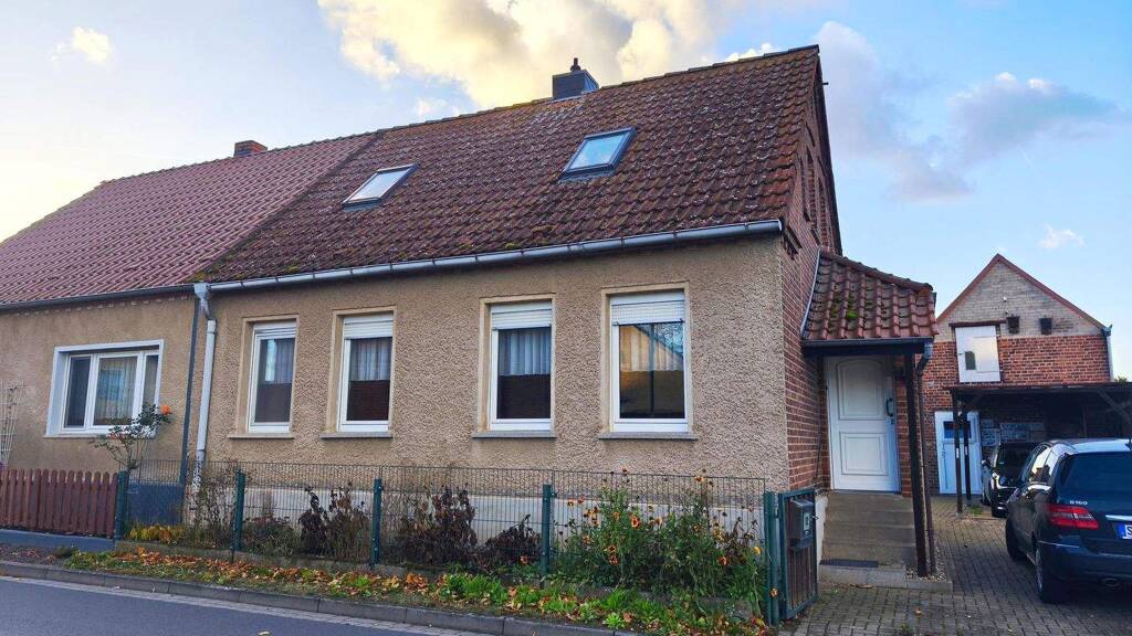 Doppelhaushälfte zum Kauf 79.000 € 3 Zimmer 100 m² 474 m² Grundstück frei ab sofort Bittkau Tangerhütte 39517