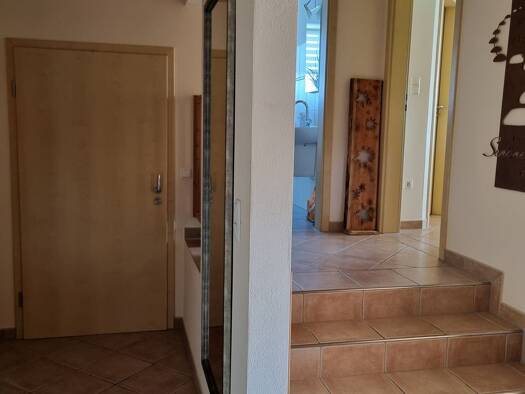 Wohnung zur Miete 1.250 € 6 Zimmer 180 m² Geschoss 2/3 frei ab 01.01.2026 Steingasse 1 Hetzles 91077