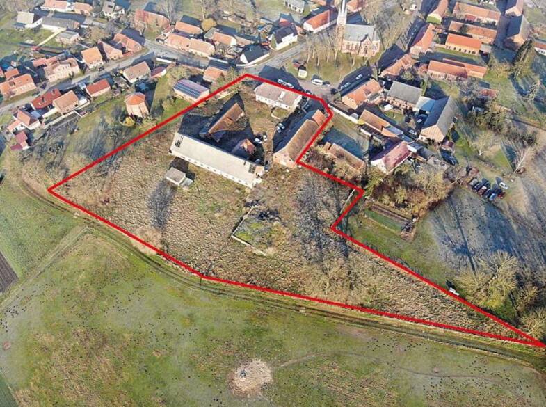 Mehrfamilienhaus zum Kauf provisionsfrei 150.000 € 12 Zimmer 250 m² 12.992 m² Grundstück Dorfstraße 20 Groß Lüben Groß Lüben 19336