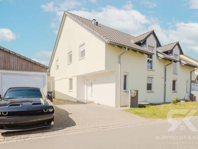 Doppelhaushälfte zum Kauf 329.000 € 5 Zimmer 146 m² 320 m² Grundstück Pressath Pressath 92690