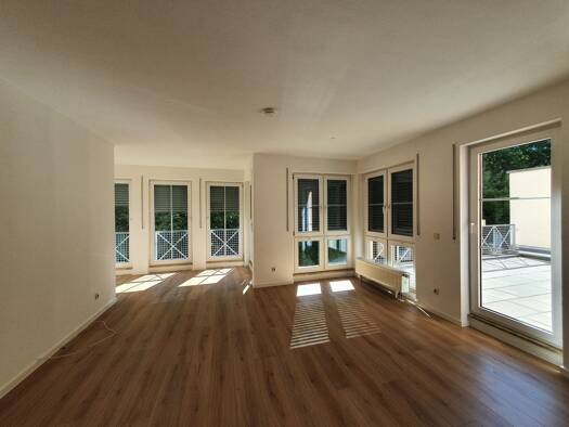 Wohnung zur Miete 520 € 2 Zimmer 76 m² frei ab sofort Friedrich-Naumann-Straße 9 Auerbach Auerbach/Vogtland 08209