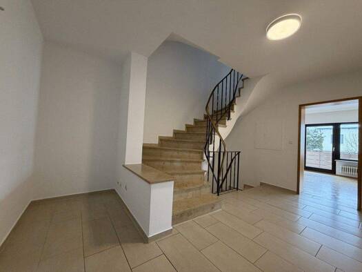 Reihenmittelhaus zur Miete 1.800 € 8 Zimmer 148,1 m² 220 m² Grundstück Uttenreuth 91080