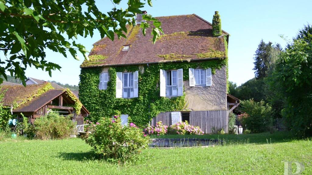 Reihenmittelhaus zum Kauf 330.000 € 8 Zimmer 336 m² 2.412 m² Grundstück Préfecture Lons-le-Saunier 39000