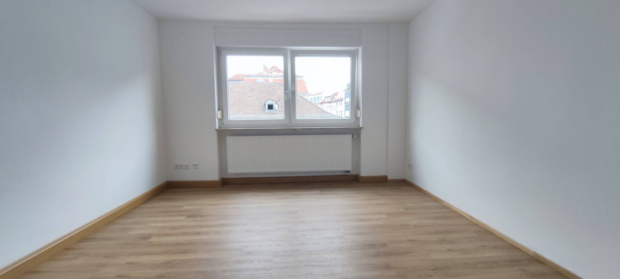 N-citynahe Lage, top renovierte, gut geschnittene 3-ZW mit Balkon – Nürnberg – Bild 1 von 14