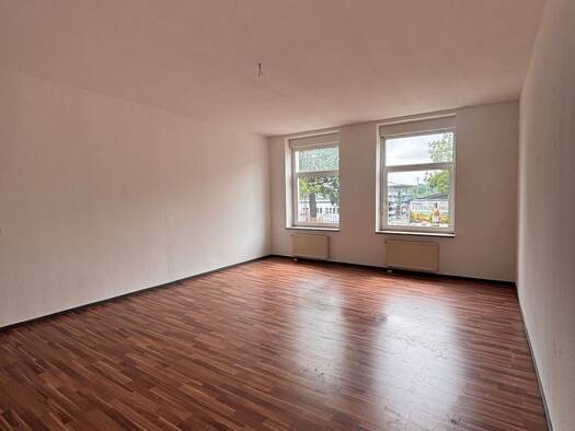Wohnung zur Miete 379 € 2 Zimmer 88,9 m² Geschoss 2/4 frei ab sofort Pausaer Straße 80 Haselbrunn Plauen 08525
