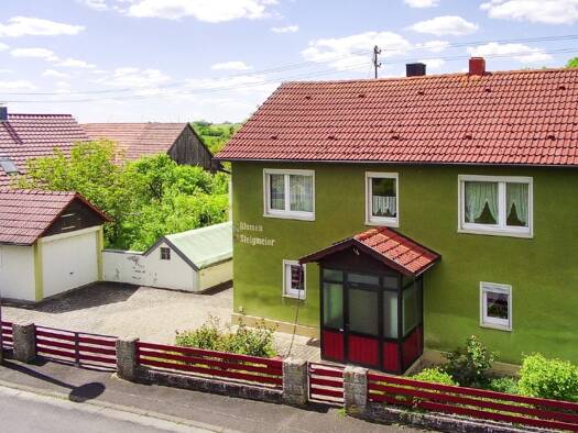 Einfamilienhaus zum Kauf 210.000 € 5 Zimmer 115 m² 730 m² Grundstück frei ab sofort Oberlauringen Oberlauringen 97488