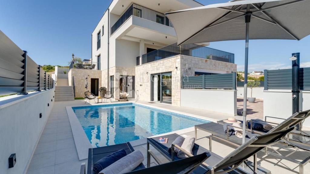 Haus zur Miete 4.200 € 6 Zimmer 320 m² Sibenik