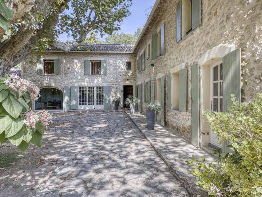 Einfamilienhaus zum Kauf 1.765.000 € 35.000 m² Grundstück VACQUEYRAS 84190