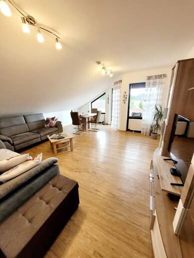 Wohnung zur Miete 645 € 5 Zimmer 86,8 m² Dachgeschoss, 2. Geschoss frei ab 01.09.2025 Engers Neuwied 56566