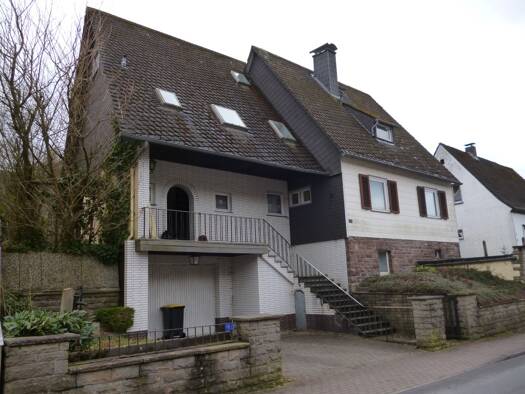 Einfamilienhaus zum Kauf provisionsfrei 49.500 € 8 Zimmer 150 m² 679 m² Grundstück Heinrich-Sohnrey-Straße 23 Neuhaus Holzminden 37603