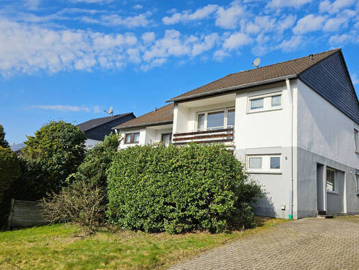 Doppelhaushälfte zum Kauf 359.000 € 4 Zimmer 111 m² 301 m² Grundstück Blecher Odenthal / Blecher 51519