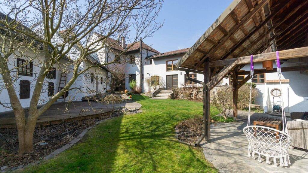 Haus zum Kauf 1.490.000 € 6 Zimmer 268 m² 2.088 m² Grundstück Stockerau 2000