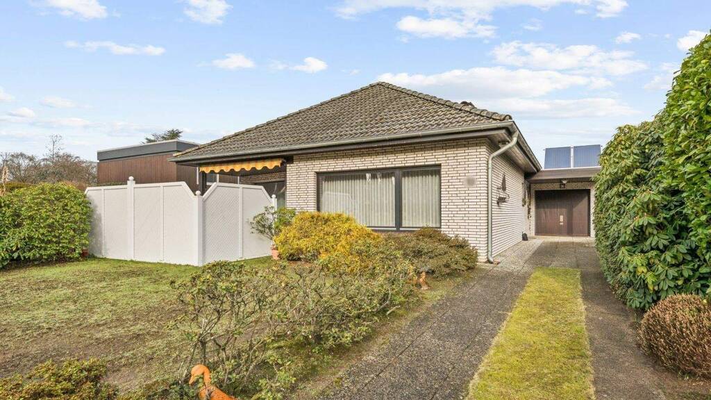 Bungalow zum Kauf 265.000 € 4 Zimmer 135 m² 593 m² Grundstück Bad Bederkesa Geestland 27624