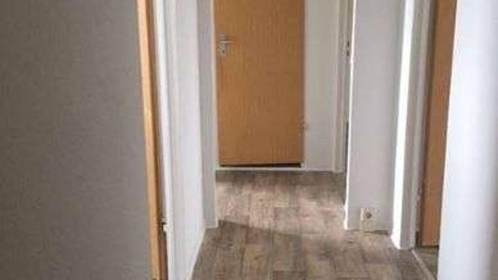 Wohnung zur Miete 340 € 3 Zimmer 62,8 m² 4. Geschoss frei ab sofort Vredener Str. 9 Elsterwerda 04910