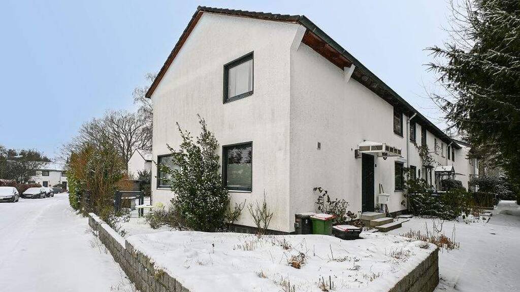 Haus zur Miete 2.000 € 3,5 Zimmer 105 m² 231 m² Grundstück Sasel Hamburg 22393