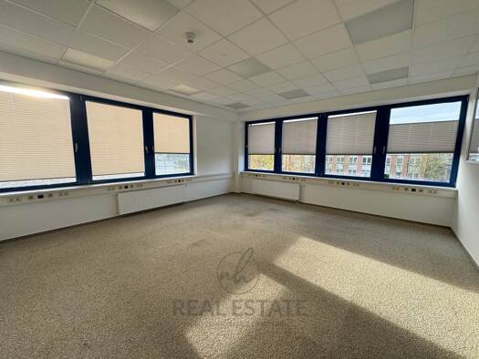 Bürofläche zur Miete provisionsfrei 8,50 € 853 m² Bürofläche teilbar von 426 m² bis 853 m² Rahlstedt Hamburg 22143