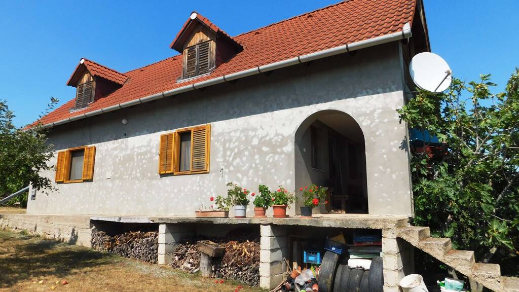 Haus zum Kauf 210.500 € 3 Zimmer 136 m² 4.992 m² Grundstück frei ab sofort Lovas