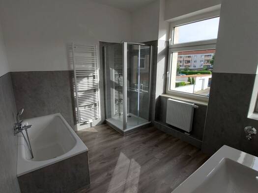 Wohnung zur Miete 1.070 € 3 Zimmer 107 m² frei ab sofort Augustastr. 24 Neustrelitz Neustrelitz 17235