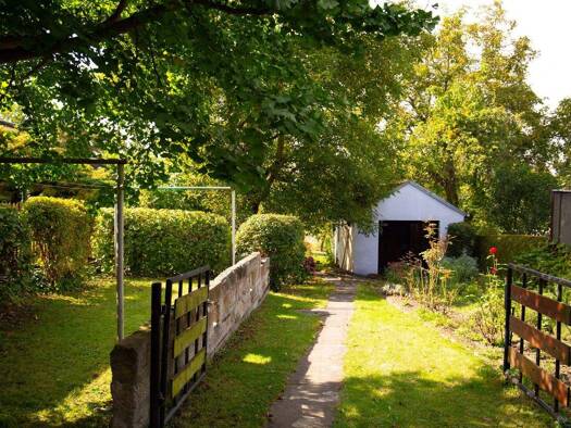 Reihenmittelhaus zum Kauf 199.000 € 10 Zimmer 130 m² 1.510 m² Grundstück frei ab 01.07.2026 Burgstädt 09217