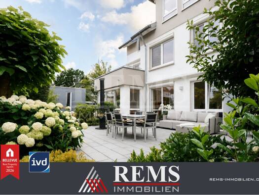 Einfamilienhaus zur Miete 2.400 € 8,5 Zimmer 234 m² 749 m² Grundstück frei ab 01.11.2026 Schorndorf 73614