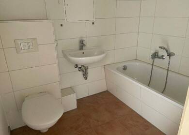 Wohnung zur Miete nur mit Wohnberechtigungsschein 207 € 1 Zimmer 36 m² 3. Geschoss Hermann-Duncker-Straße 1 Oschersleben Oschersleben 39387