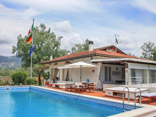 Haus zum Kauf 1.800.000 € 5 Zimmer 1.900 m² Grundstück forte dei marmi