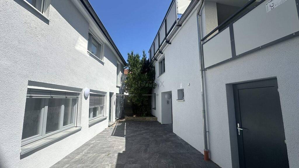 Einfamilienhaus zum Kauf 699.900 € 9 Zimmer 231,7 m² 235 m² Grundstück frei ab sofort Eislingen 73054