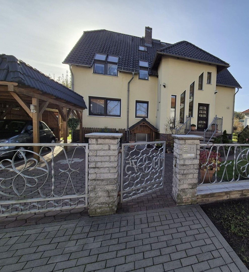 Mehrfamilienhaus zum Kauf provisionsfrei 965.000 € 9 Zimmer 260 m²<br/>Wohnfläche 750 m²<br/>Grundstück Hennigsdorf 16761