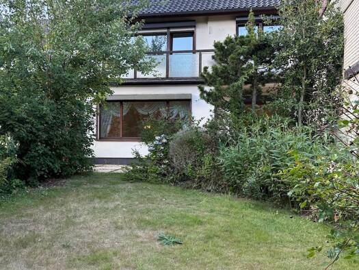 Reihenmittelhaus zur Miete 1.900 € 5,5 Zimmer 118 m² 330 m² Grundstück Henstedt-Ulzburg 24558