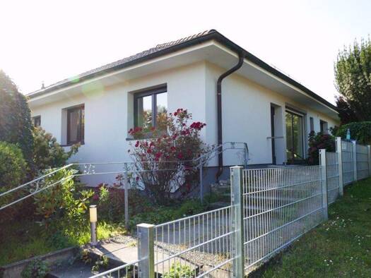 Einfamilienhaus zur Miete 2.490 € 4 Zimmer 137,7 m² 599 m² Grundstück Hofheim 65719