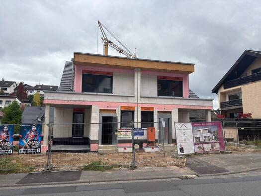 Doppelhaushälfte zum Kauf 598.000 € 5 Zimmer 140 m² 185 m² Grundstück frei ab 01.03.2026 Glattbach 63864