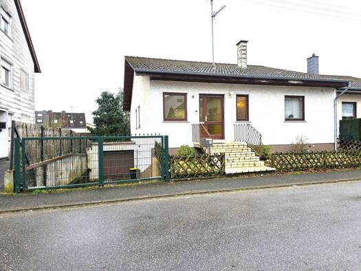 Einfamilienhaus zum Kauf 245.000 € 8 Zimmer 177 m² 393 m² Grundstück frei ab sofort Bliesstraße 18 Rilchingen-Hanweiler Kleinblittersdorf 66271