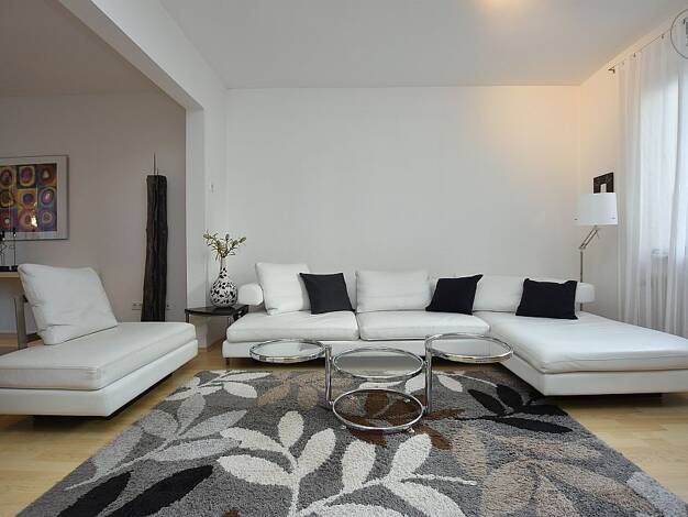 Haus zur Miete Wohnen auf Zeit 3.190 € 7 Zimmer 160 m² frei ab sofort Bad Cannstatt Stuttgart 70376